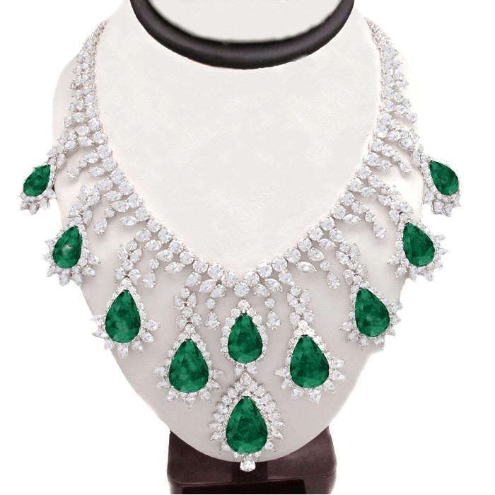 Colar grande verde esmeralda e diamantes brancos 228,35 quilates - harrychadent.pt
