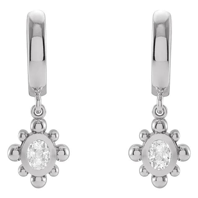 Brincos de argola oval de mina antiga lapidada com diamantes no centro Configuração de pedra: moldura definida com 2 quilates - harrychadent.pt