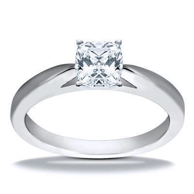 Diamante com corte de almofada e anel de aniversário de 1.25 ct em ouro branco - harrychadent.pt
