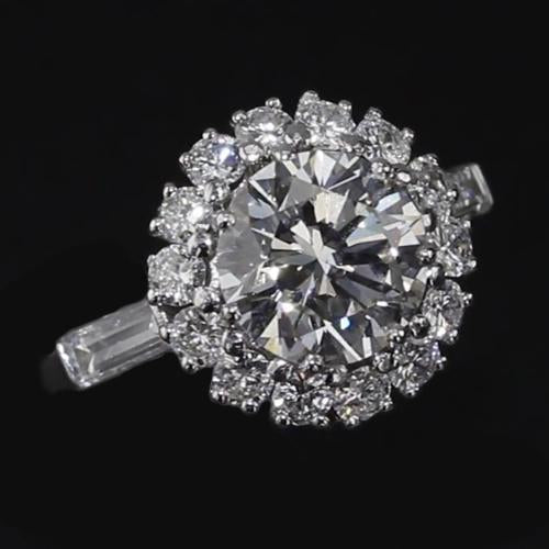 Anel de noivado de diamante Halo Baguetes de 3 quilates e diamantes redondos em ouro branco 14K - harrychadent.pt