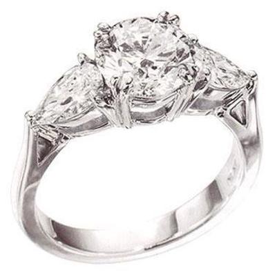 Anel de diamante de três pedras em ouro branco 18K e pera 4,51 quilates - harrychadent.pt