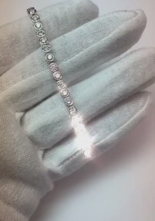 Pulseira de fixação em moldura de ouro branco com diamantes de corte redondo de 9.60 quilates